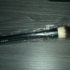 NYX Makeup Brush